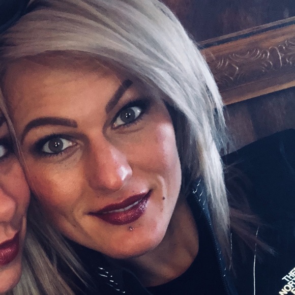 Meet your Posher, Jennifer - Picture 1 of 1